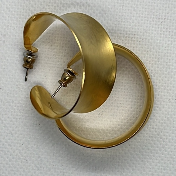 Thick Gold Tone Hoop Earrings Post Back - Picture 4 of 10